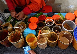 Voorbeelden van boemboes op een markt in Java