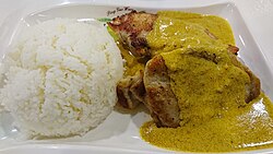 Rijst met vlees en kerriesaus