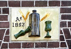 Jeneverkruik met twee jeneverglaasjes