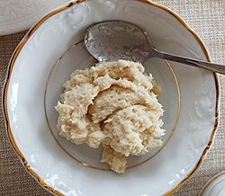 Zelfgemaakte mierikswortelsaus