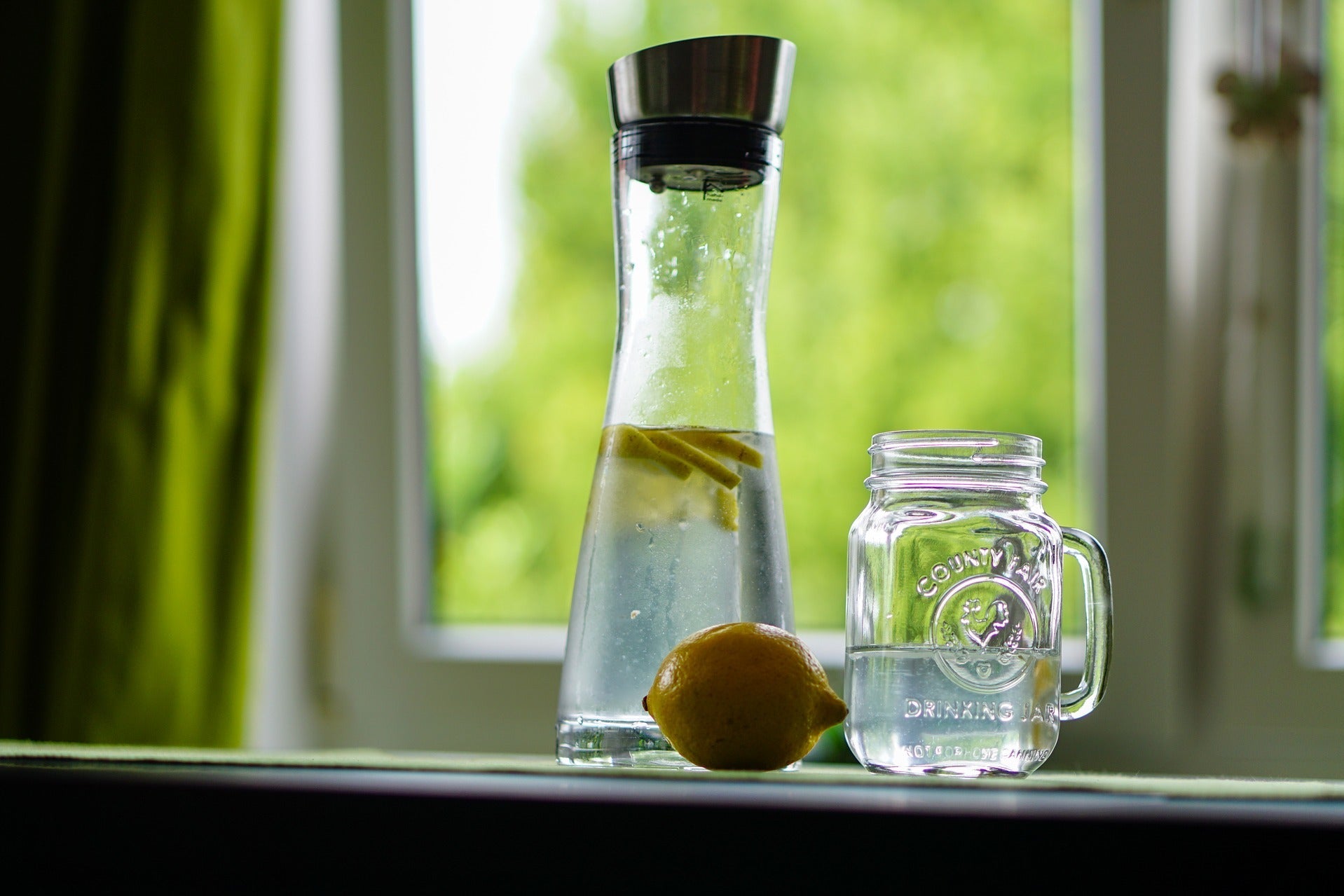 water infused with lemon slices